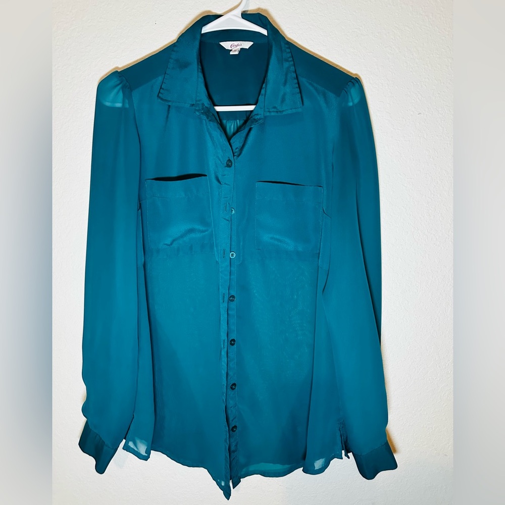 Candie’s lightweight blouse